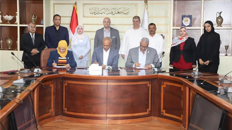 بروتوكول تعاون بين شركة المياه ونهضة بني سويف لتنفيذ وصلات الصرف الصحي للمنازل