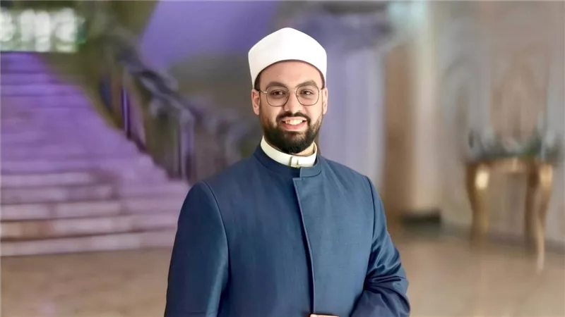 تمزيق وتهديد بسلاح أبيض داخل المسجد.. الشيخ حسام الدين يكشف تفاصيل الاعتداء