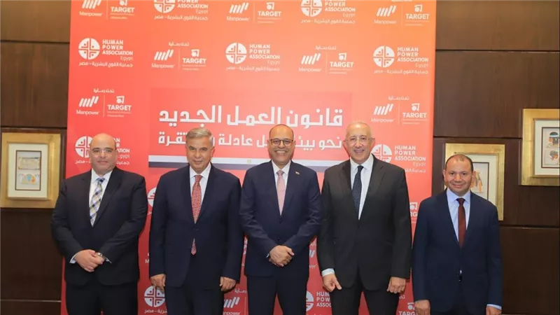 وزير العمل ومحافظ الأسكندرية يفتتحان ندوة تثقيفية للتوعية بمواد قانون العمل