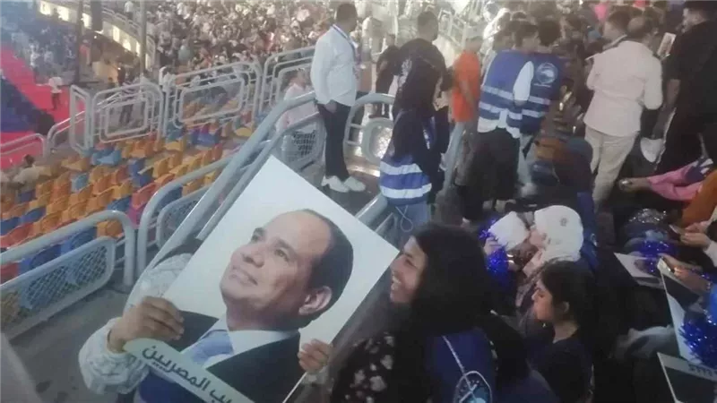 صور الرئيس السيسي تزين المؤتمر الختامي لحزب مستقبل وطن فى استاد القاهرة 