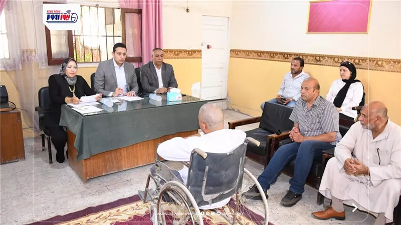 نائب المحافظ يعقد لقاءً لخدمة المواطنين بقرية زاوية الكرادسة مركز الفيوم