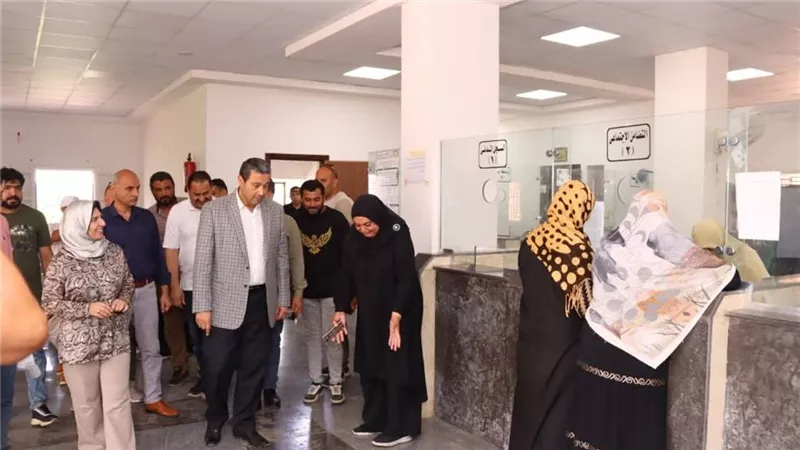 محافظ دمياط يتفقد المجمعات الخدمية ووحدة طب الأسرة بكفر سليمان وكفر المنازلة