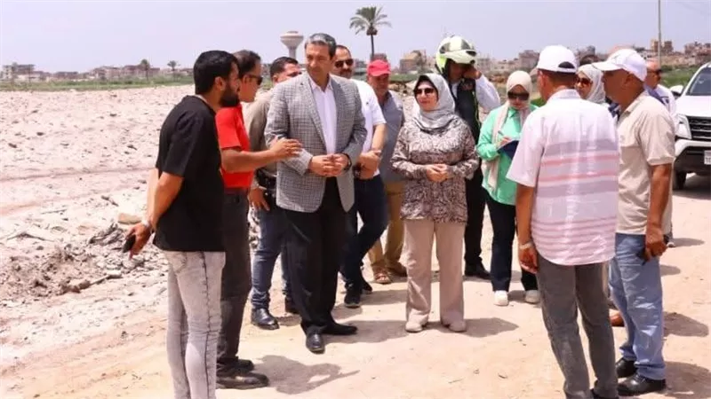 محافظ دمياط يتابع أعمال رصف طريق كفر سليمان ضمن مشروعات 