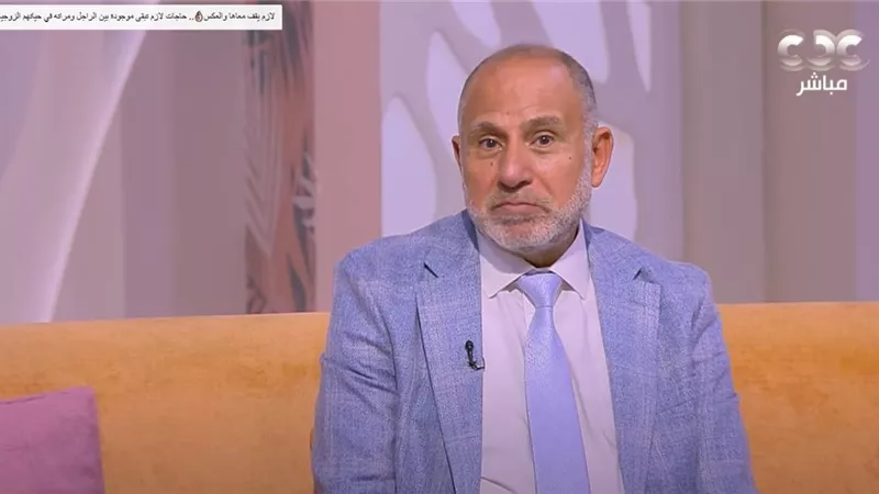 من الإدمان إلى الانتحار.. تحذير من أستاذ الطب النفسي حول مخاطر الإنترنت