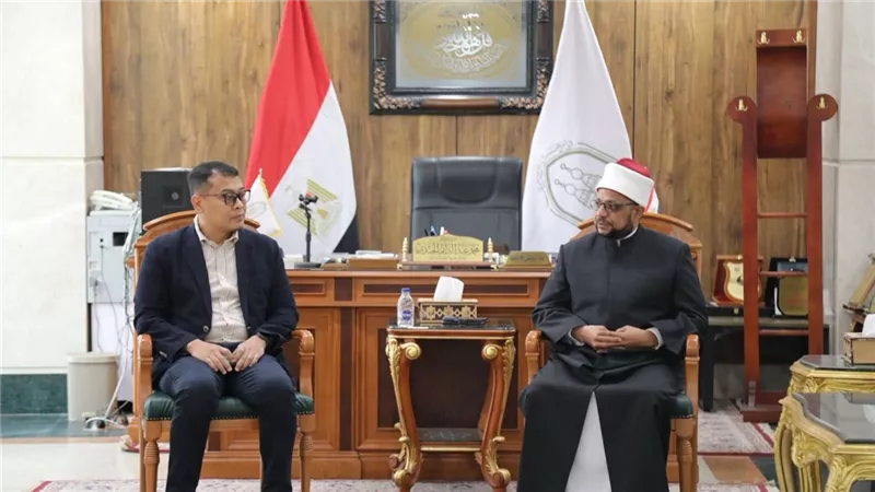أمين (البحوث الإسلامية) يستقبل وفد الجامعة المحمدية الإندونيسية لبحث التعاون 