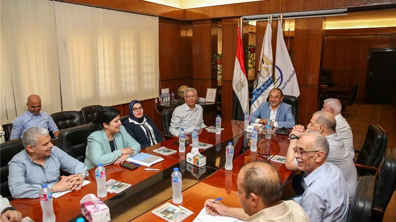 توطين صناعة الدواء أولوية وطنية.. وتطوير شامل بشركة الإسكندرية