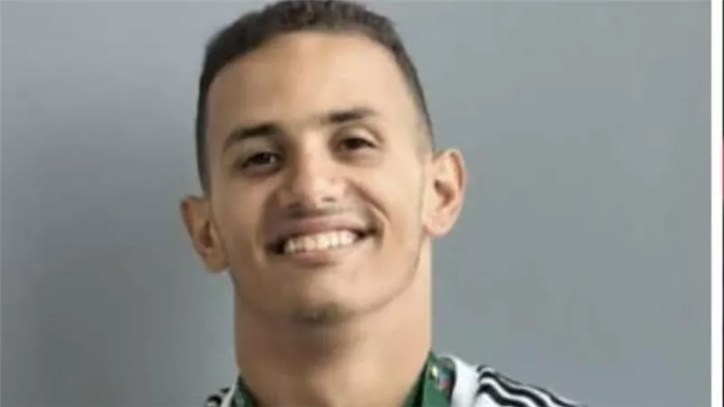 طالب الامتياز مصطفى الغباشي بجامعة القاهرة بطل إفريقيا في الكاراتيه