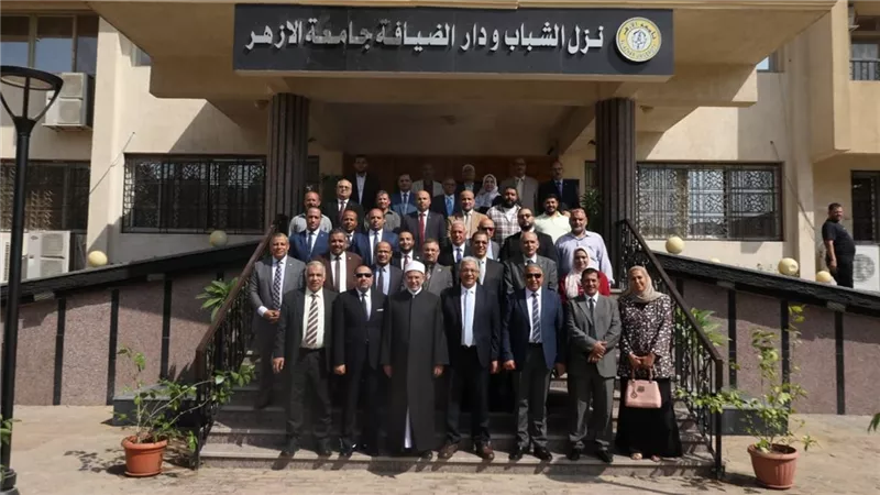 رئيس جامعة الأزهر ونوابه وأعضاء مجلس الجامعة يفتتحون نزل الشباب ودار الضيافة
