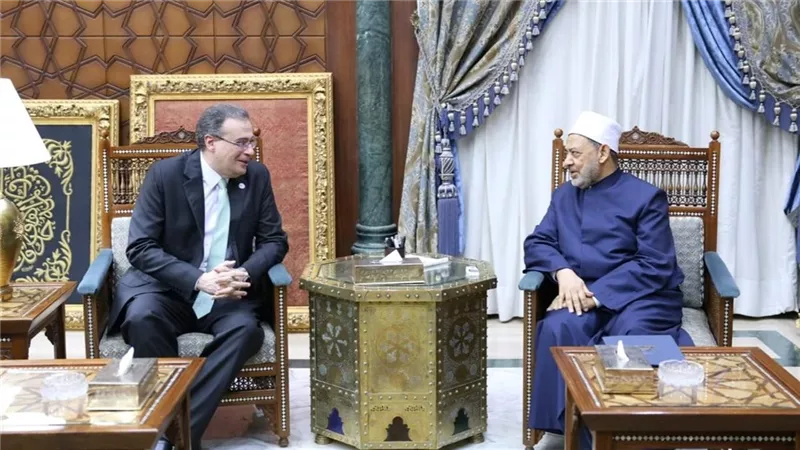 شيخ الأزهر يبحث مع رئيس «التنظيم والإدارة» تعيين 40 ألف معلم