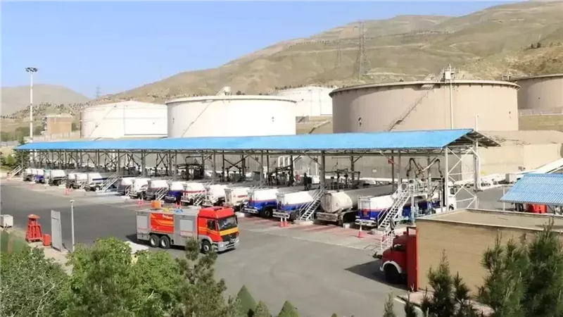 فيديو يوثق لحظة اندلاع الحريق في منشأة نفط غرب طهران