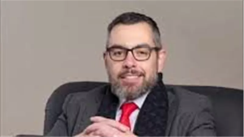 محمد فؤاد لـ “نيوز رووم”: نقص الكفاءات الفنية للعاملين بالدولة يعطل الاستثمار 
