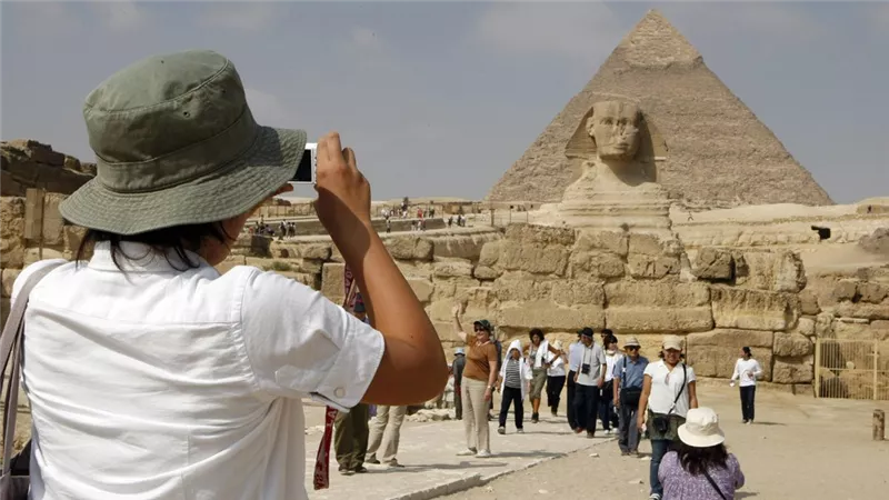 مرشدون سياحيون لنيوز رووم: نعمل 5 أيام شهريًا واليومية فتات الشركات 
