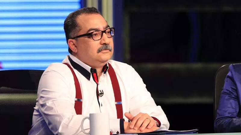 رد حاسم من إبراهيم عيسى على انتقادات الجولاني.. 