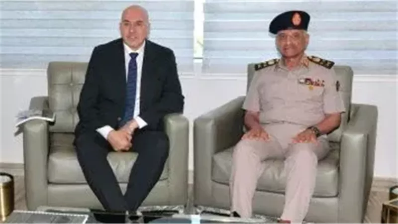 الفريق أول عبد المجيد صقر يلتقى وزير دفاع جمهورية إيطاليا