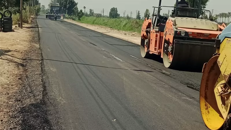  بتكلفة 3 مليون جنيه.. محافظ البحيرة: متابعة أعمال رصف طريق الكليات بالبستان 