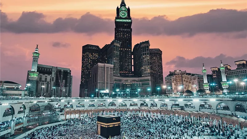 تبدأ من 20 ألف جنيه.. أسعار العمرة وباقاتها المختلفة لعام 2025     