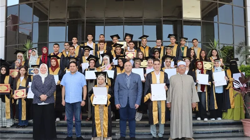 بإجمالي 84 طالبا عام وأزهر ودبلومات.. محافظ بني سويف يُكرّم أوائل الثانوية