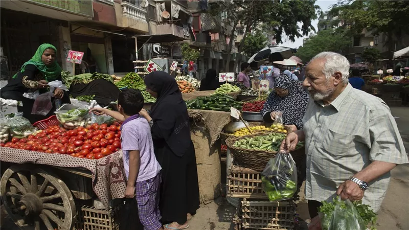 الأسعار تهبط.. فهل ترتفع جودة حياة المواطن ؟ خبراء تجيب