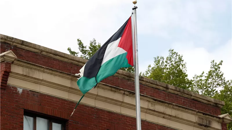 الخارجية الفلسطينية: الاعترافات الدولية تعزز حل الدولتين وترفض الاحتلال 