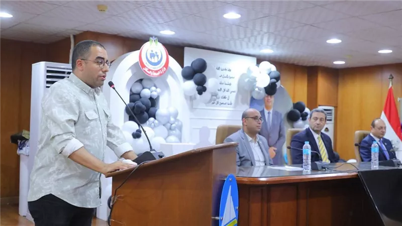 خلال احتفالية كبرى.. محافظ دمياط يكرم الدكتور محمد بدران تقديرًا لجهوده