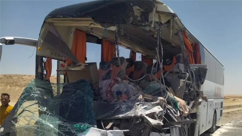 بينهم سودانيان.. مصرع سائق وإصابة 9 في حادث تصادم مروع في المنيا