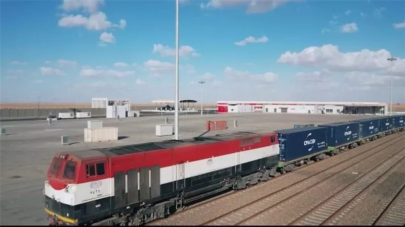 «النقل»: ميناء أكتوبر الجاف له دور بارز في حركة الواردات والصادرات