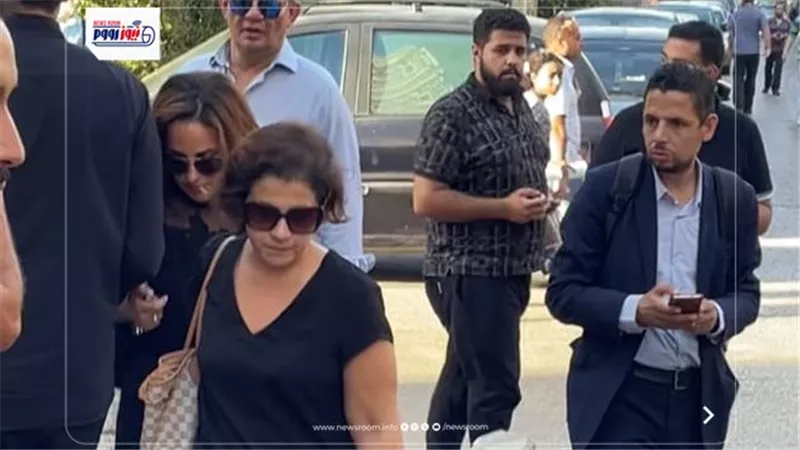 وصول شيري عادل إلى عزاء الفنان لطفي لبيب لتقديم واجب العزاء 