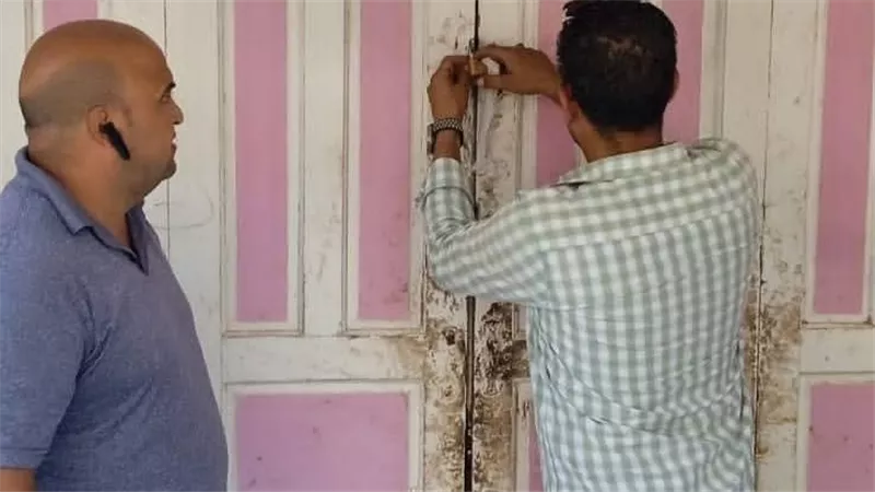 إخلاء وتشميع جراج ومخزن مخالف لتجميع القمامة برأس البر ومنية دمياط