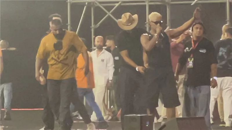شاهد بالفيديو لحظة نقل ضحايا حفل محمد رمضان بالساحل الشمالي إلى المستشفى