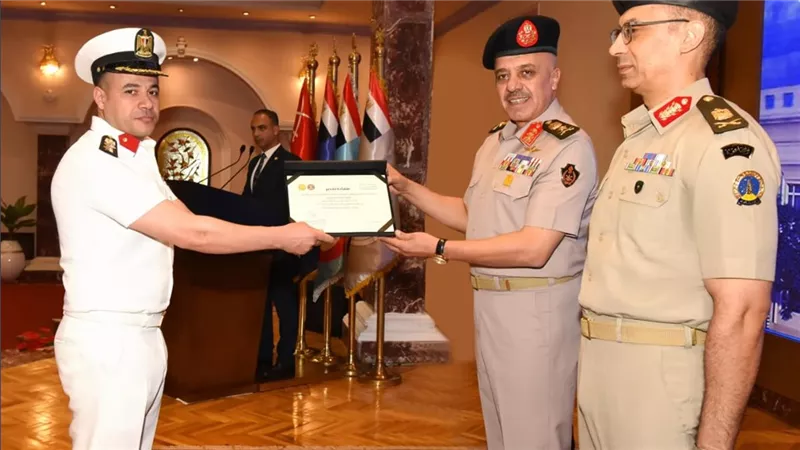 رئيس أركان حرب القوات المسلحة يشهد فعاليات اليوم العلمي للكلية الفنية العسكرية