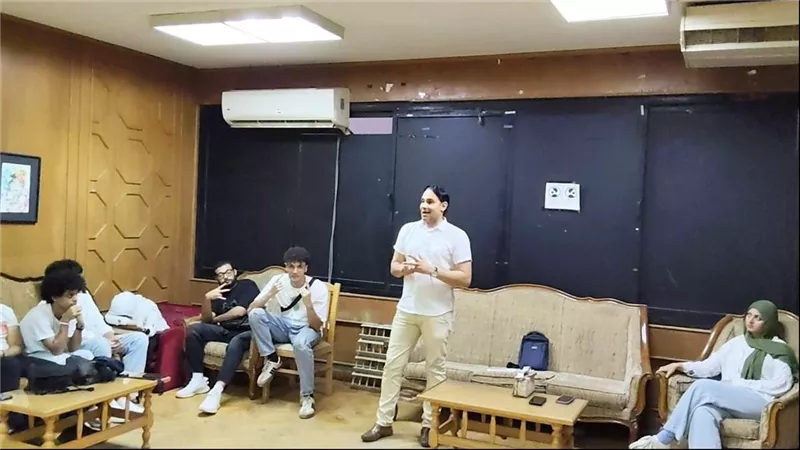 محاضرات في السينوغرافيا لشباب مشروع 