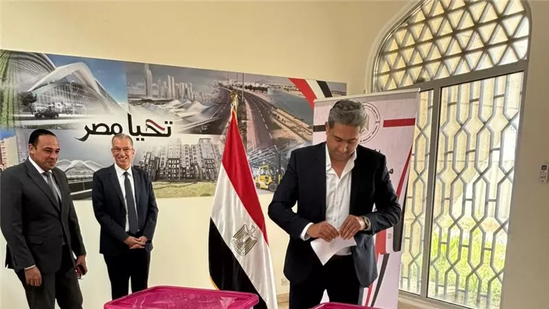 توافد أبناء الجالية المصرية في سلطنة عمان للإدلاء بأصواتهم في انتخابات الشيوخ