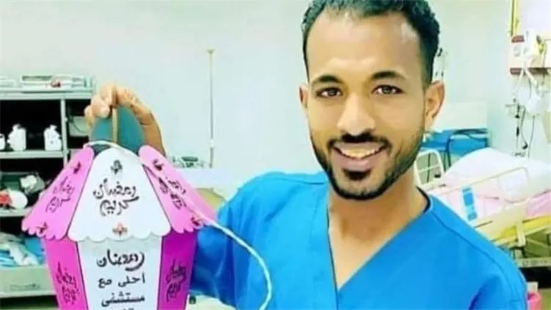 صاحب أجمل ابتسامة.. مستشفى قفط تنعى أحد ممرضيها إثر وفاته بأزمة قلبية 