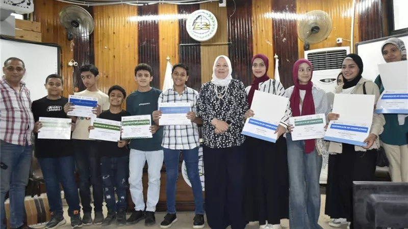 تكريم أكثر من 100 طالب وطالبة ببنى سويف بعد حصولهم على الشهادة الدولية