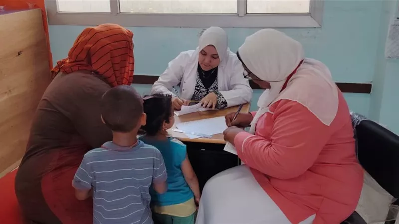 قافلة سكانية شاملة لتقدم خدمات متكاملة لأهالي القرية بقرية دويدار بالمحمودية 
