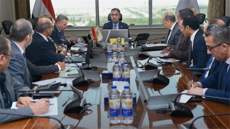 وزير التموين يبحث مع قيادات 