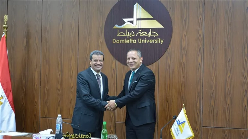 رئيس جامعة دمياط يهنئ الدكتور ياسر سمرة لتعيينه نائبًا لرئيس أكاديمية السادات