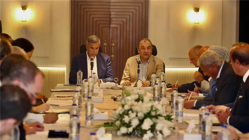 وزير قطاع الأعمال ومحافظ الإسكندرية يبحثان تعزيز التعاون في الاستثمار السياحي