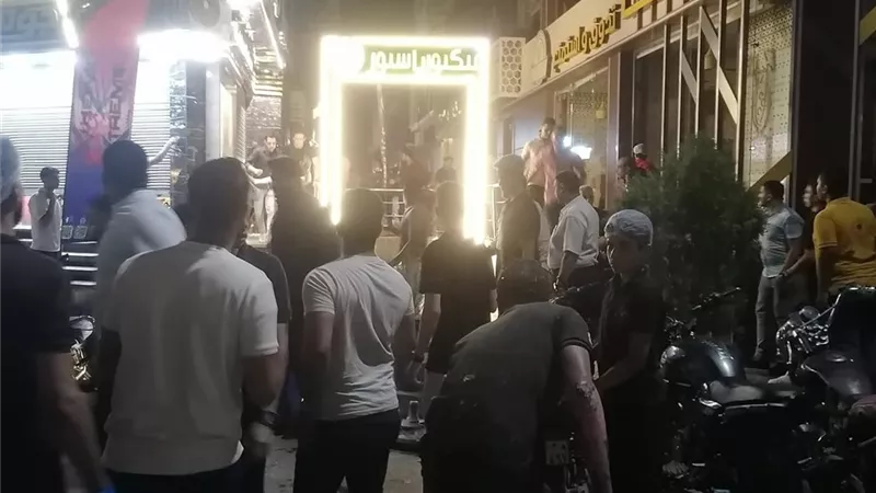 الأنبوبة انفجرت.. إصابة 10 أشخاص في حريق مطعم بسوهاج