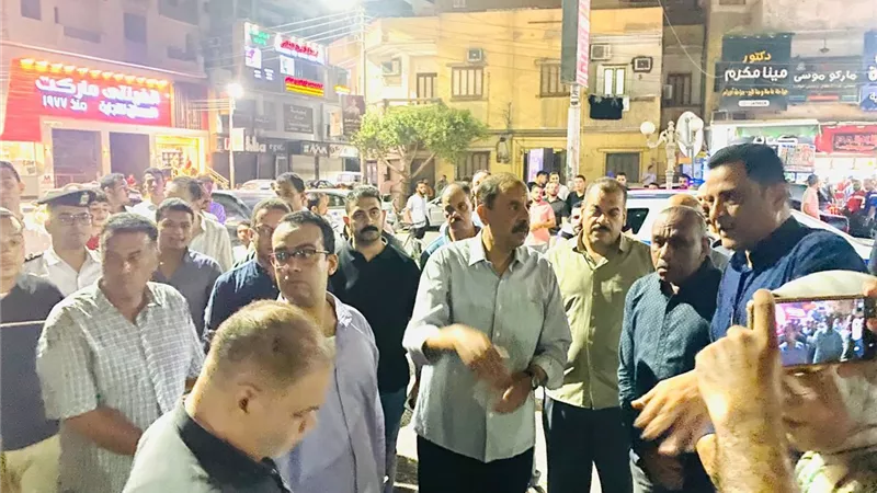 مشاجرة بين عمال محال بحي شرق سوهاج.. والمحافظ يقرر التشميع والإحالة للنيابة