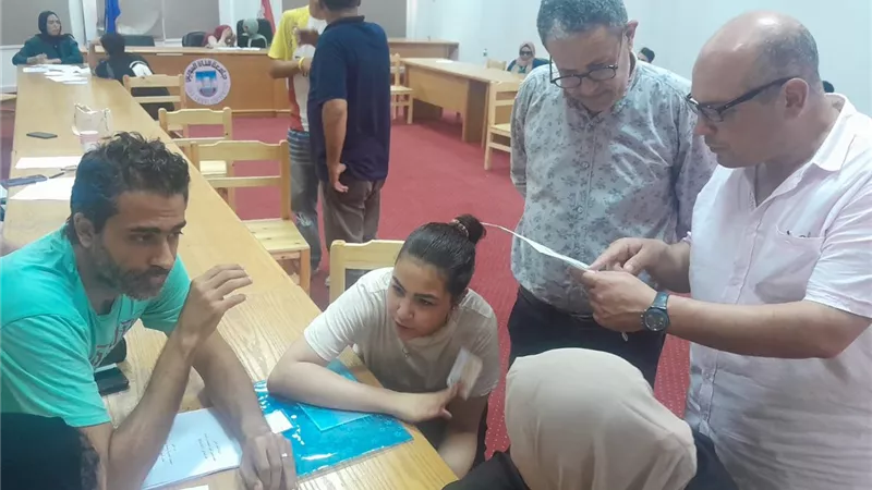 مكتب تنسيق جامعة قناة السويس يواصل استقباله للطلاب لتسجيل رغباتهم