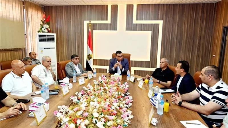 وزير الإسكان يعقد اجتماعا بمقر جهاز «برج العرب الجديدة» لمتابعة سير العمل 