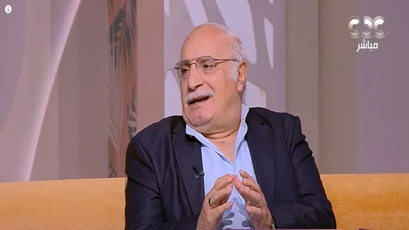من الألم للفن.. قصة عزت زين مع الزهايمر التي أثرت أدائه الدرامي|فيديو