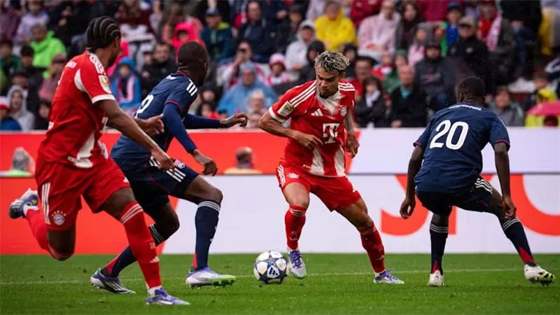 في الظهور الأول لدياز.. بايرن ميونخ يفوز على ليون وديا