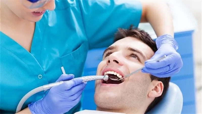 أزمة تكليف 35 طبيب أسنان بجامعة الإسكندرية.. اتهامات بالتعطيل ومستقبل مهدد