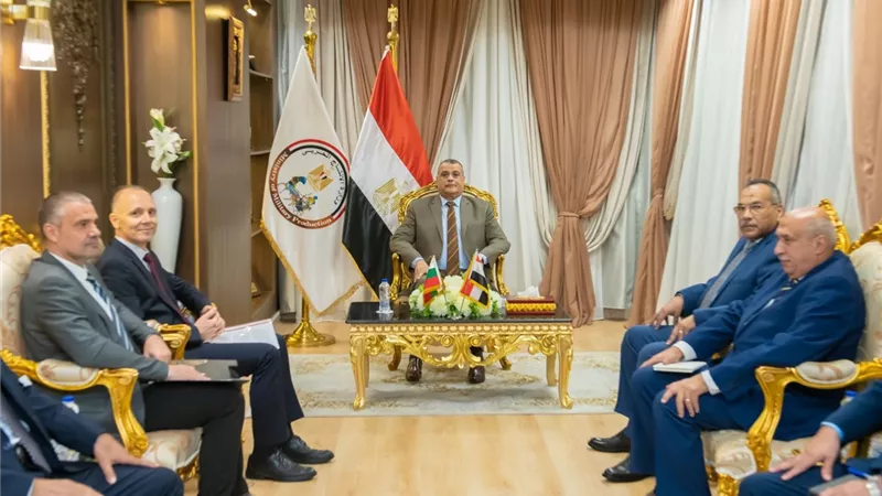 وزير الدولة للإنتاج الحربي يناقش مع سفير بلغاريا بالقاهرة سبل تعزيز التعاون