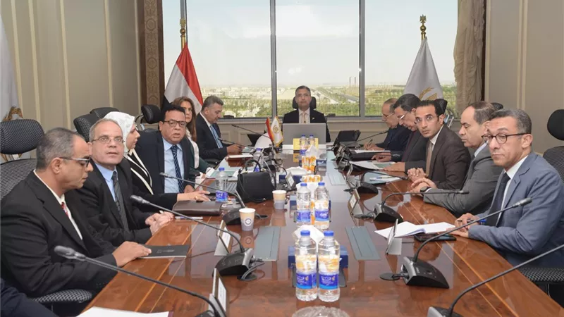وزير التموين يجتمع مع رؤساء مجالس إدارات شركات مضارب رشيد وكفر الشيخ والبحيرة
