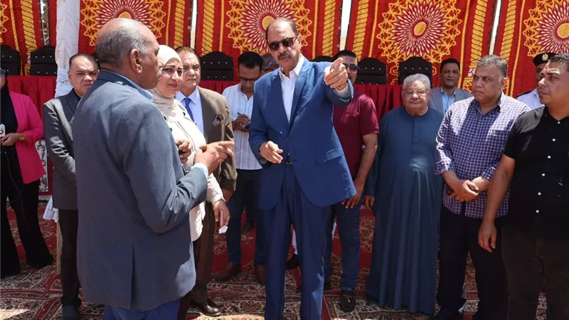 قبل ساعات من انطلاق التصويت.. محافظ سوهاج يتفقد مقار لجان انتخابات الشيوخ 2025