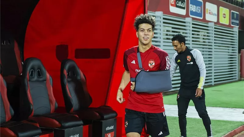 كواليس مفاوضات الأهلي مع أمام عاشور بشأن تجديد عقده
