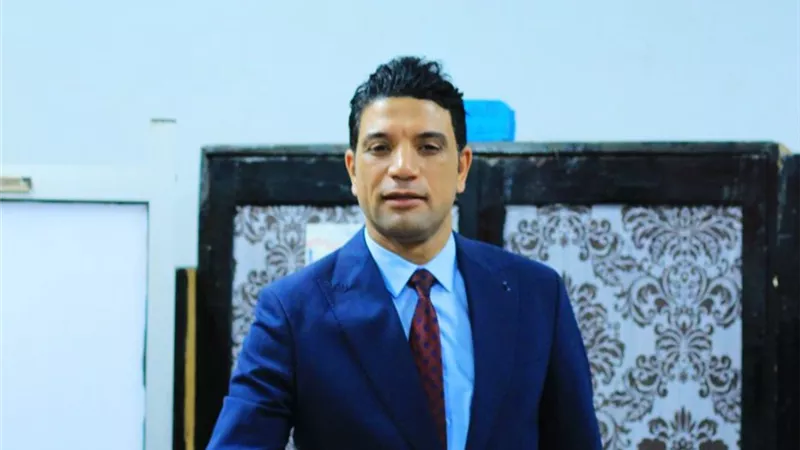 نائب محافظ سوهاج يدلي بصوته في انتخابات مجلس الشيوخ بمدرسة صلاح سالم | صور